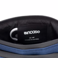 Incase รุ่น Facet Accessory Organizer in Recycled Twill - กระเป๋า - Navy