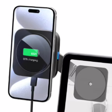 ESR รุ่น Touchscreen Wireless Car Charger (HaloLock) - แท่นชาร์จไร้สายในรถ - สี Black