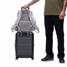 Incase รุ่น A.R.C. Commuter Pack - กระเป๋าเป้สะพายหลัง - สี Gray