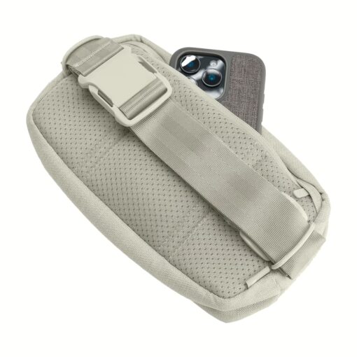 Incase รุ่น Crosstown Sling - กระเป๋า - สี Limestone - Image 10