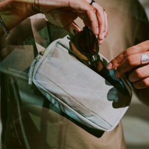 Incase รุ่น Crosstown Sling - กระเป๋า - สี Limestone 15 Incase รุ่น Crosstown Sling - กระเป๋า - สี Limestone