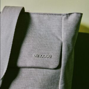 Incase รุ่น Crosstown Tote - กระเป๋า - สี Limestone