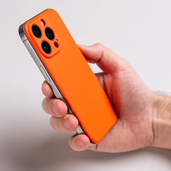 Suti รุ่น PhoneBack Silicone (Magsafe) - เคส iPhone 16 Pro - สี Alpine Orange