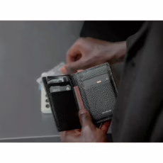 GRAMS(28) รุ่น 104 Fold-Out Wallet - กระเป๋าสตางค์ - สี Pebbled Black