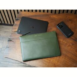 GRAMS(28) รุ่น 106 Leather Folio - ซองใส่แท็บเล็ต 11" - สี Nappa Olive