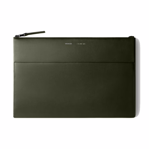 GRAMS(28) รุ่น 114 Leather Folio - ซองใส่ MacBook Air 13" (M2/M3) / MacBook Pro 13" (M1/M2) - สี Nappa Olive