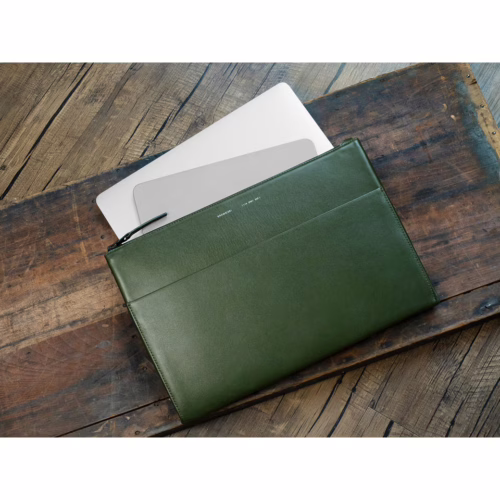 GRAMS(28) รุ่น 114 Leather Folio - ซองใส่ MacBook Air 13" (M2/M3) / MacBook Pro 13" (M1/M2) - สี Nappa Olive