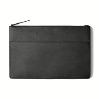 GRAMS(28) รุ่น 114 Leather Folio - ซองใส่ MacBook Air 13" (M2/M3) / MacBook Pro 13" (M1/M2) - สี Pebbled Black