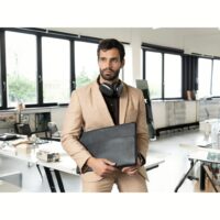 GRAMS(28) รุ่น 114 Leather Folio - ซองใส่ MacBook Air 13" (M2/M3) / MacBook Pro 13" (M1/M2) - สี Pebbled Black