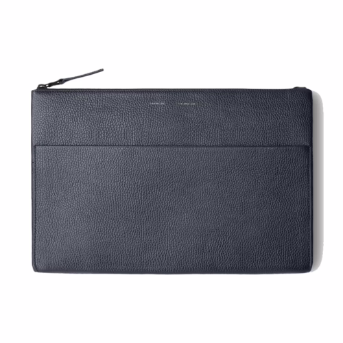 GRAMS(28) รุ่น 114 Leather Folio - ซองใส่ MacBook Air 13" (M2/M3) / MacBook Pro 13" (M1/M2) - สี Pebbled Navy Blue