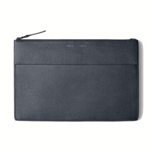 GRAMS(28) รุ่น 114 Leather Folio - ซองใส่ MacBook Air 13" (M2/M3) / MacBook Pro 13" (M1/M2) - สี Pebbled Navy Blue