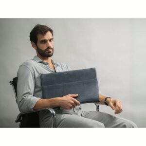 GRAMS(28) รุ่น 114 Leather Folio - ซองใส่ MacBook Air 13" (M2/M3) / MacBook Pro 13" (M1/M2) - สี Pebbled Navy Blue