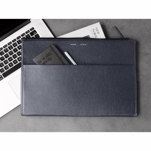 GRAMS(28) รุ่น 114 Leather Folio - ซองใส่ MacBook Air 13" (M2/M3) / MacBook Pro 13" (M1/M2) - สี Pebbled Navy Blue