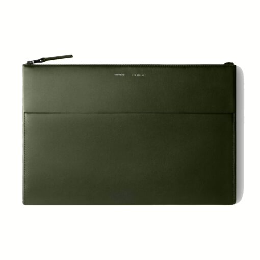 GRAMS(28) รุ่น 118 Leather Folio - ซองใส่ MacBook Air 15” / MacBook Pro 15" / MacBook Pro 16” - สี Nappa Olive