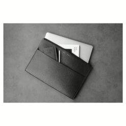 GRAMS(28) รุ่น 118 Leather Folio - ซองใส่ MacBook Air 15” / MacBook Pro 15" / MacBook Pro 16” - สี Pebbled Black
