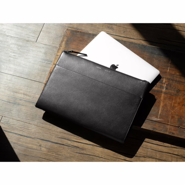GRAMS(28) รุ่น 120 Leather Folio - ซองใส่ Macbook Pro 14" - สี Nappa Black