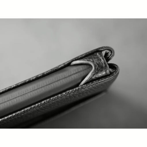 GRAMS(28) รุ่น 120 Leather Folio - ซองใส่ Macbook Pro 14" - สี Pebbled Black - Image 10