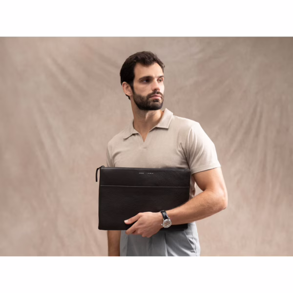 GRAMS(28) รุ่น 120 Leather Folio - ซองใส่ Macbook Pro 14" - สี Pebbled Black