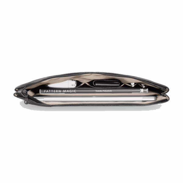 GRAMS(28) รุ่น 120 Leather Folio - ซองใส่ Macbook Pro 14" - สี Pebbled Black