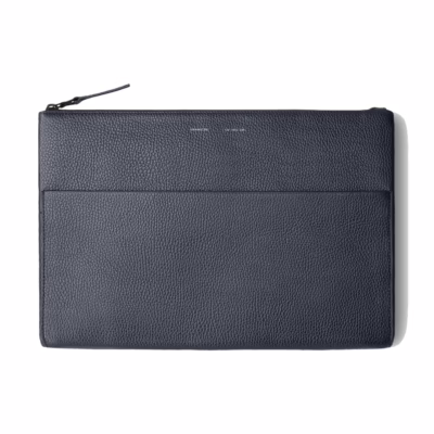 GRAMS(28) รุ่น 120 Leather Folio - ซองใส่ Macbook Pro 14" - สี Pebbled Navy Blue