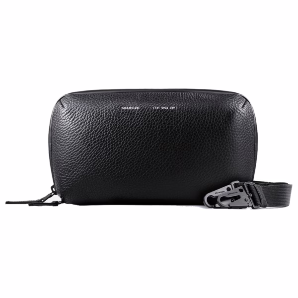 GRAMS(28) รุ่น 131 Essential Pouch - กระเป๋าอเนกประสงค์ - สี Pebbled Black