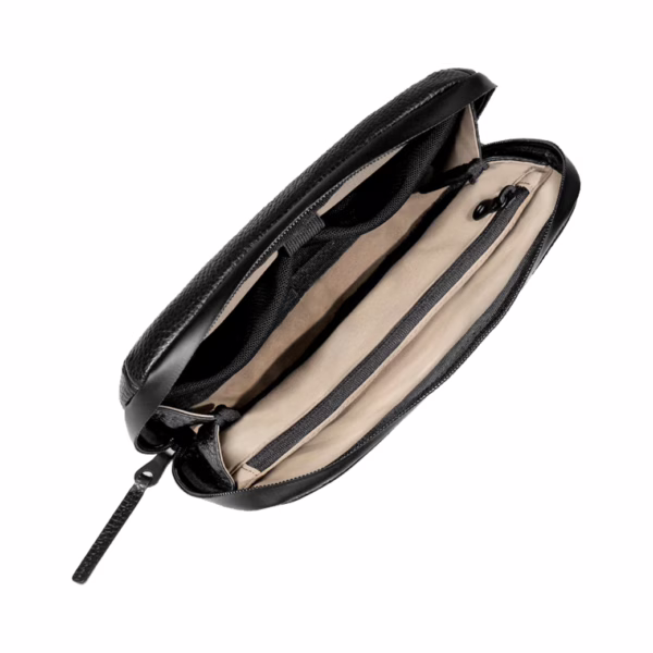 GRAMS(28) รุ่น 131 Essential Pouch - กระเป๋าอเนกประสงค์ - สี Pebbled Black