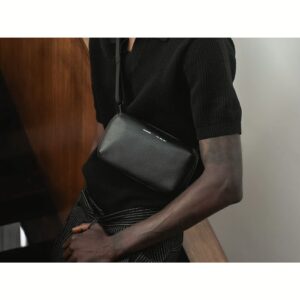 GRAMS(28) รุ่น 131 Essential Pouch - กระเป๋าอเนกประสงค์ - สี Pebbled Black