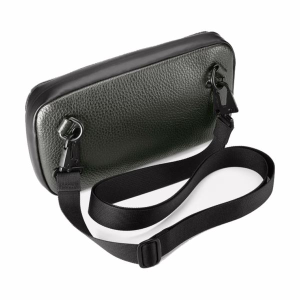 GRAMS(28) รุ่น 131 Essential Pouch - กระเป๋าอเนกประสงค์ - สี Pebbled Dark Green