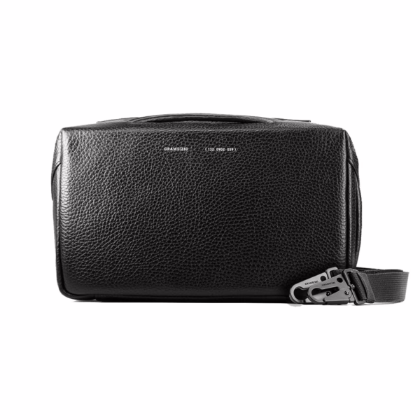 GRAMS(28) รุ่น 132 Essential Case Pro - กระเป๋าอเนกประสงค์ - สี Pebbled Black