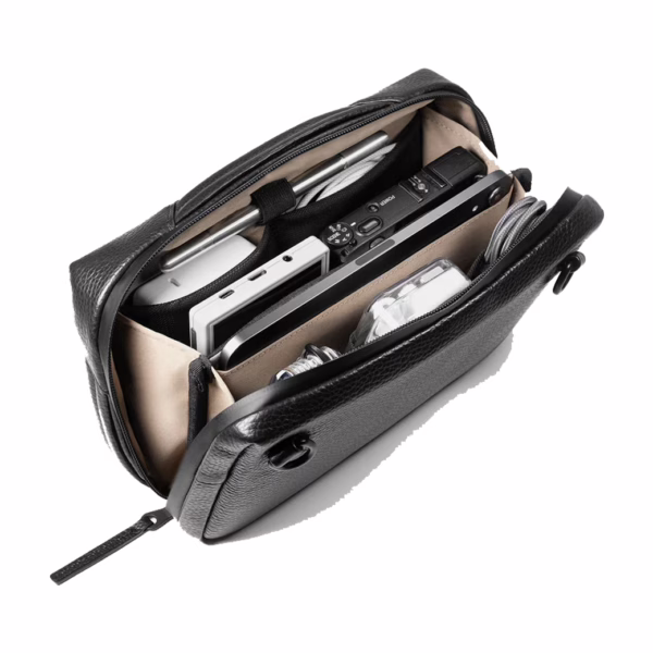 GRAMS(28) รุ่น 132 Essential Case Pro - กระเป๋าอเนกประสงค์ - สี Pebbled Black