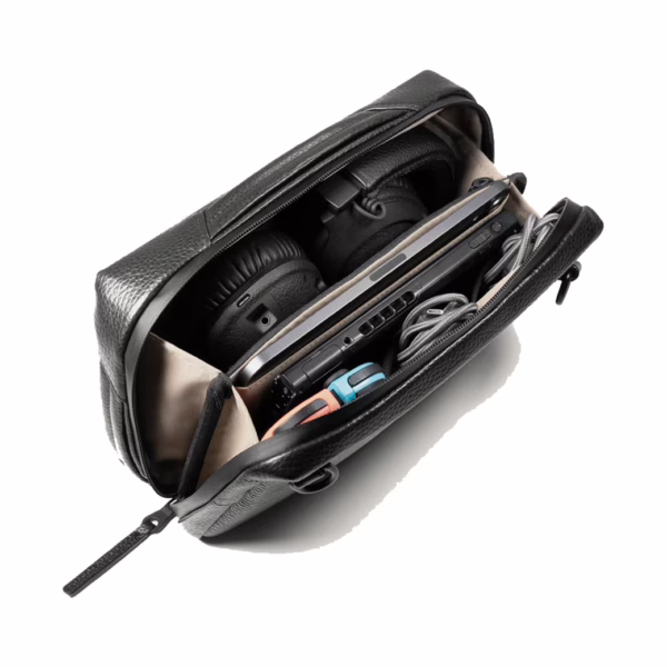 GRAMS(28) รุ่น 132 Essential Case Pro - กระเป๋าอเนกประสงค์ - สี Pebbled Black
