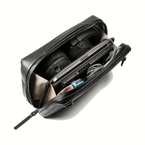 GRAMS(28) รุ่น 132 Essential Case Pro - กระเป๋าอเนกประสงค์ - สี Pebbled Black - Image 4