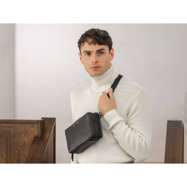 GRAMS(28) รุ่น 132 Essential Case Pro - กระเป๋าอเนกประสงค์ - สี Pebbled Black