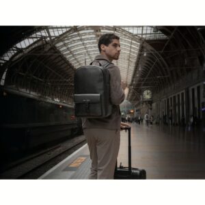 GRAMS(28) รุ่น 152 Transit Backpack - กระเป๋าเป้สะพายหลัง - สี Pebbled Black
