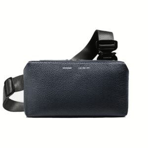GRAMS(28) รุ่น Essential Sling (Pebbled Leather) - กระเป๋า - สี Navy Blue