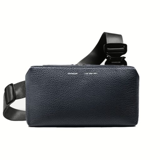 GRAMS(28) รุ่น 157 Essential Sling (Pebbled Leather) - กระเป๋า - สี Navy Blue