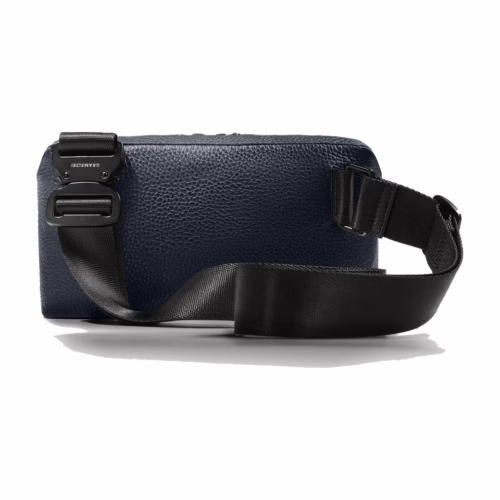 GRAMS(28) รุ่น Essential Sling (Pebbled Leather) - กระเป๋า - สี Navy Blue
