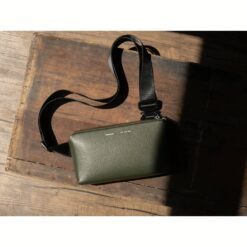 GRAMS(28) รุ่น 157 Essential Sling (Pebbled Leather) - กระเป๋า - สี Dark Green