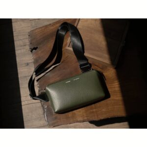 GRAMS(28) รุ่น 157 Essential Sling (Pebbled Leather) - กระเป๋า - สี Dark Green