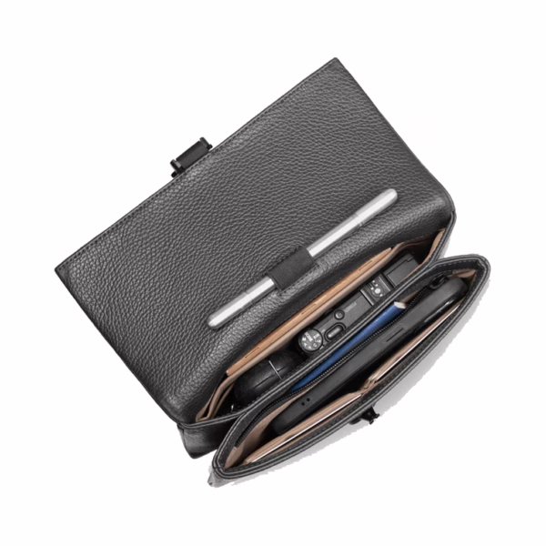 GRAMS(28) รุ่น Travel Wallet Sling - กระเป่าอเนกประสงค์ - สี Pebbled Black