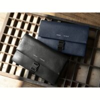 GRAMS(28) รุ่น 158 Travel Wallet Sling - กระเป่าอเนกประสงค์ - สี Pebbled Black