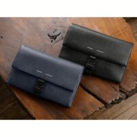 GRAMS(28) รุ่น 158 Travel Wallet Sling - กระเป่าอเนกประสงค์ - สี Pebbled Black