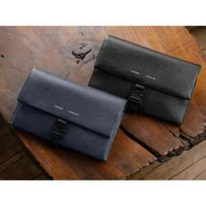 GRAMS(28) รุ่น Travel Wallet Sling - กระเป่าอเนกประสงค์ - สี Pebbled Black