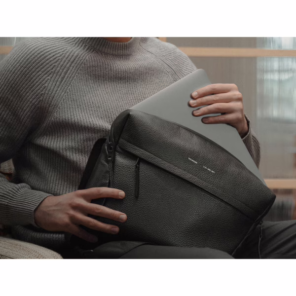 GRAMS(28) รุ่น 171 Laptop Sling (Pebbled Leather) - กระเป๋าใส่ MacBook 14" - สี Black