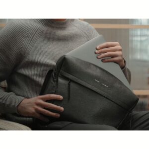 GRAMS(28) รุ่น 171 Laptop Sling (Pebbled Leather) - กระเป๋าใส่ MacBook 14" - สี Black