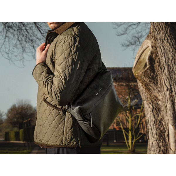 GRAMS(28) รุ่น 171 Laptop Sling (Pebbled Leather) - กระเป๋าใส่ MacBook 14" - สี Black