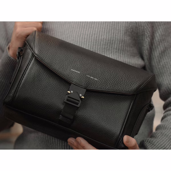GRAMS(28) รุ่น 172 Camera Sling (Pebbled Leather) - กระเป๋าใส่กล้อง - สี Black