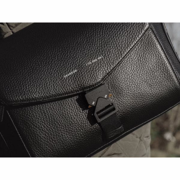 GRAMS(28) รุ่น 172 Camera Sling (Pebbled Leather) - กระเป๋าใส่กล้อง - สี Black