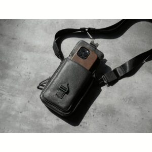 GRAMS(28) รุ่น 173 Vertical Sling (Pebbled Leather) - กระเป่า - สี Black