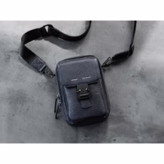 GRAMS(28) รุ่น 173 Vertical Sling (Pebbled Leather) - กระเป๋า - สี Navy Blue - Image 8